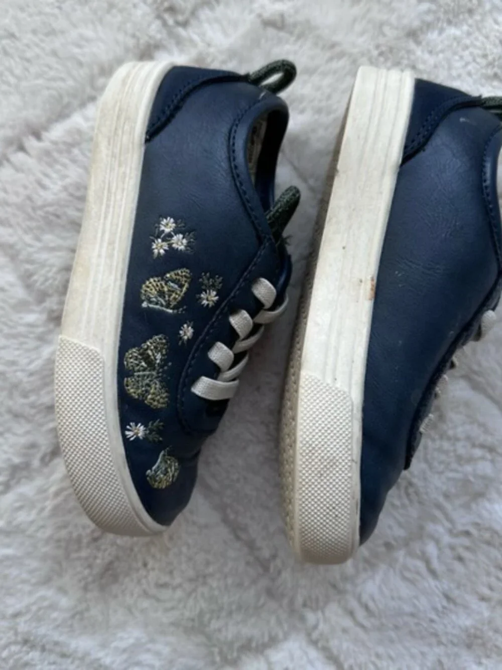 OshKosh B'Gosh | Navy and Green Embroidered Girl's Sugar Sneakers | Size 7